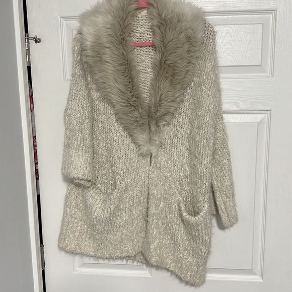 ANTHROPOLOGIE Sleeping On Snow Fluffy Faux Fur Cardigan Size Medium✨ - Picture 3 of 11